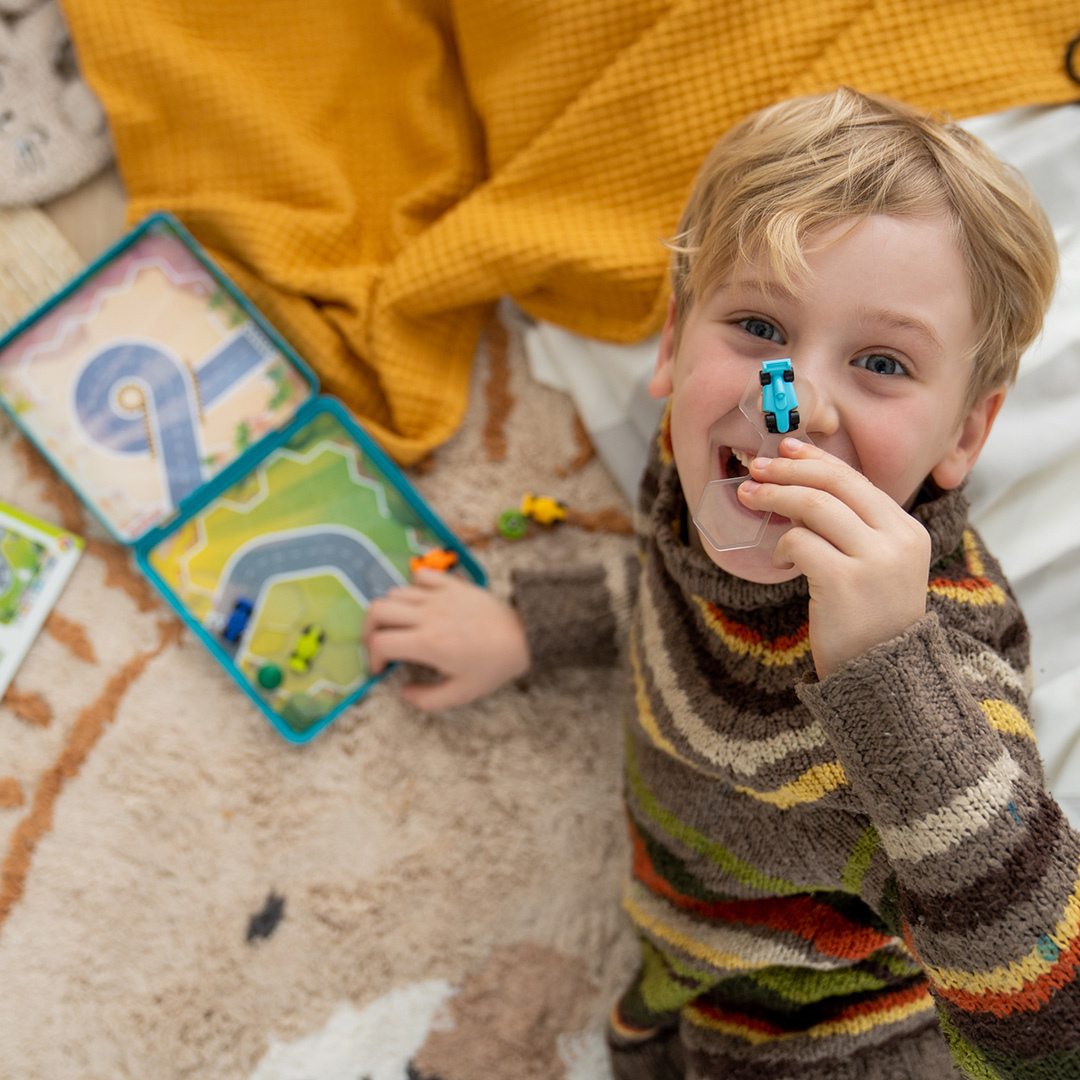 Pole Position: 3D Magnetic Racing Puzzle Game