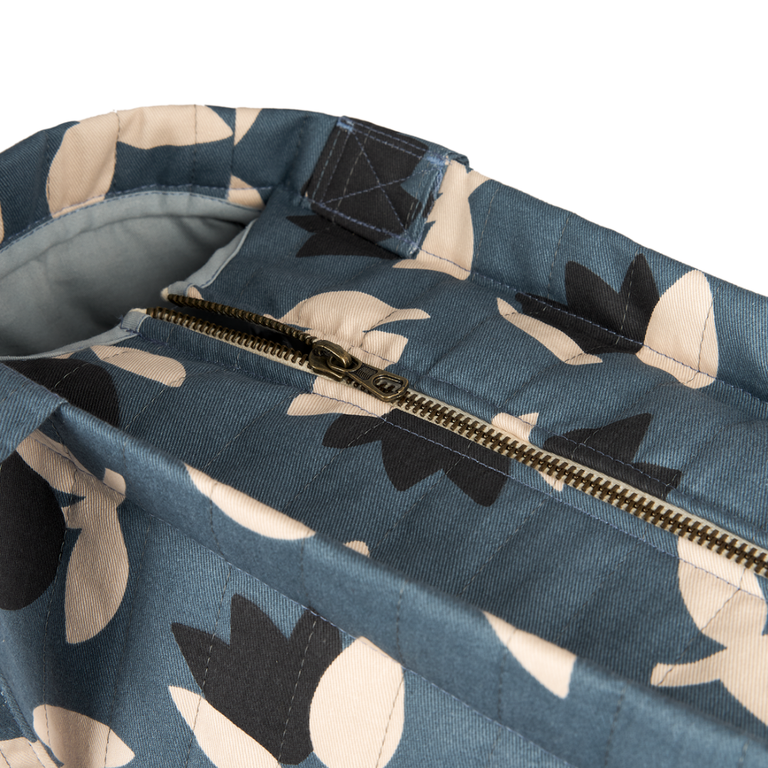 Hyde Park XL Tote Bag | Blue Black Tulips