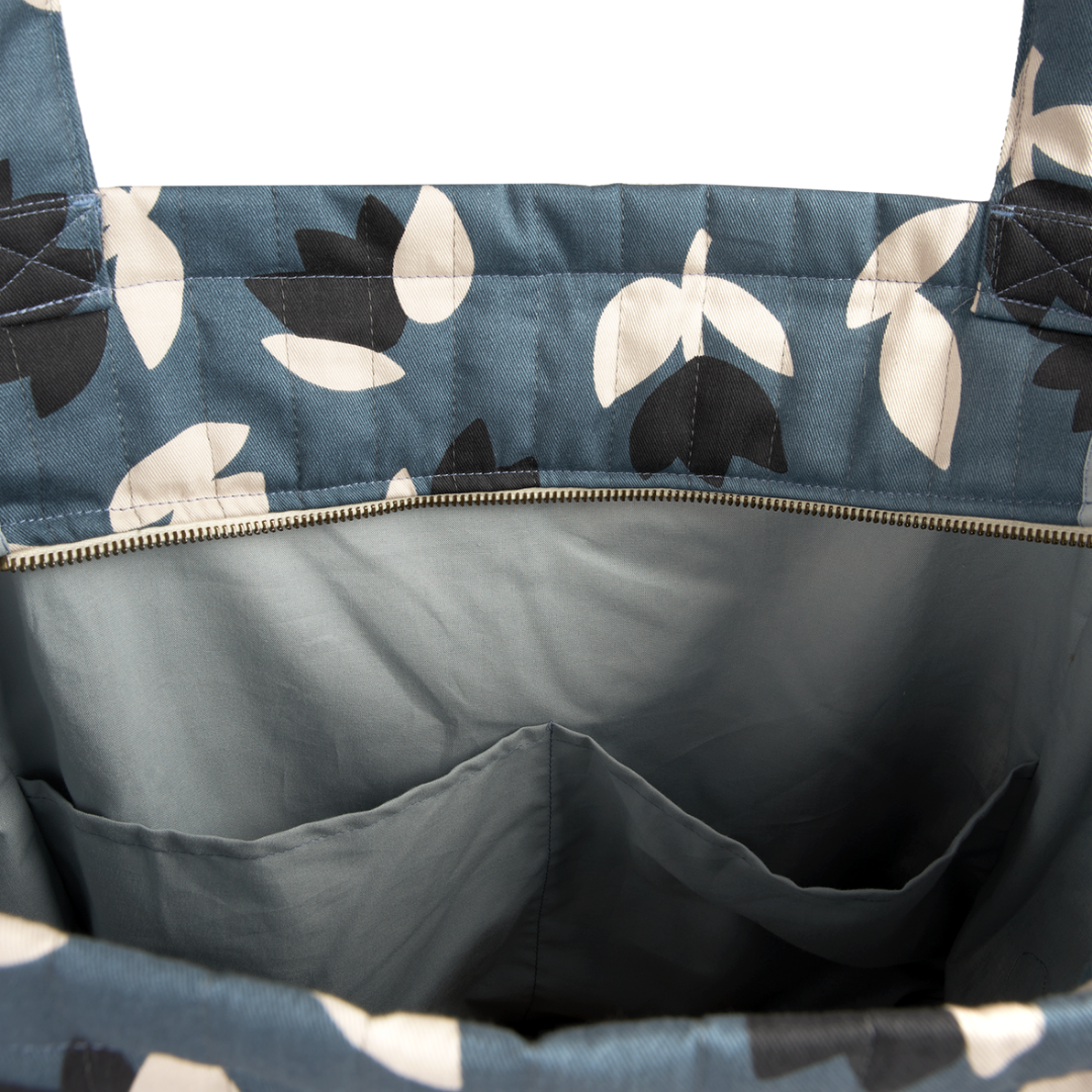 Hyde Park XL Tote Bag | Blue Black Tulips